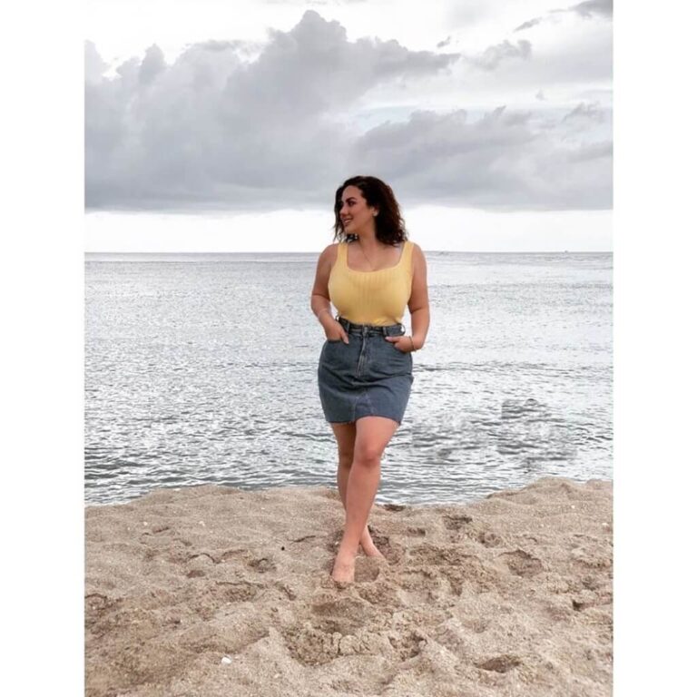 Ivel Pesantez Beautiful Instagram Model - Bollywood Celebrity News