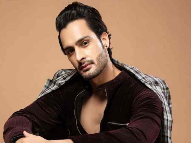 Ex Bigg Boss contestants support Umar Riaz on getting injured