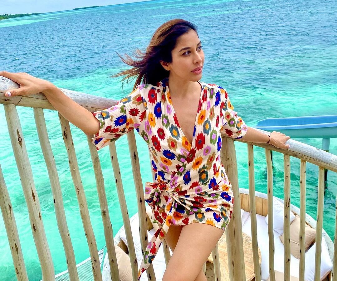 New pictures of Sophie Choudry, have created panic on social media ...