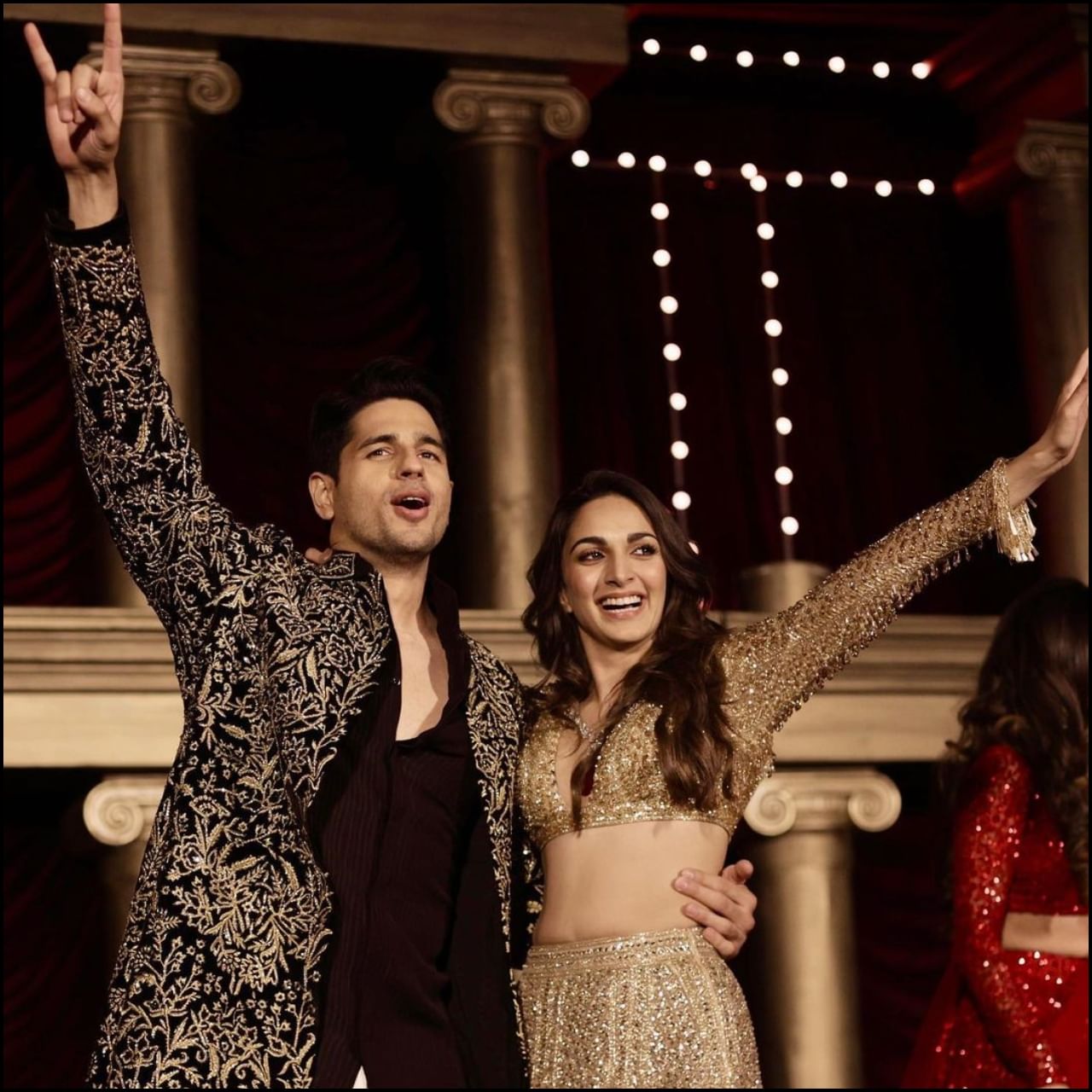 Manish Malhotra shared the photo of Sangeet and told the specialty of this dress of Sid-Kiara. Manish told that it took 4000 hours to prepare the lehenga worn by Kiara in the song.