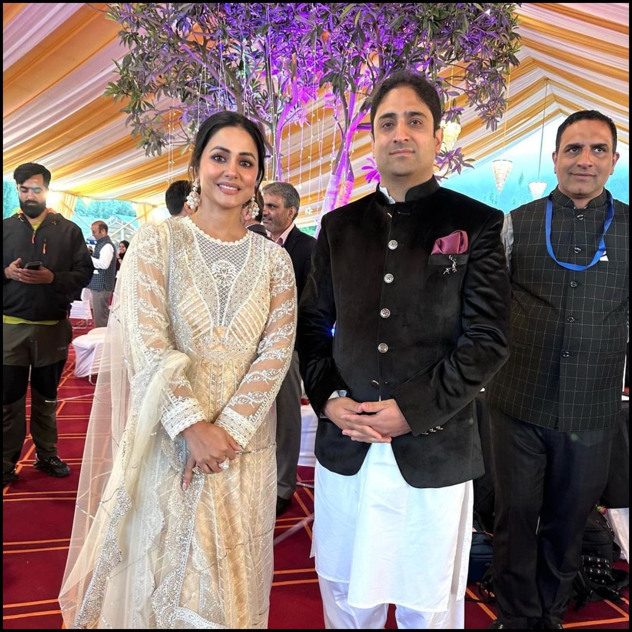 During this, Hina Khan also met the Mayor of Srinagar, Junaid Azim Mattu.  He has also shared a photo with him and thanked him for this opportunity.  (Pic: Hina Khan Instagram)
