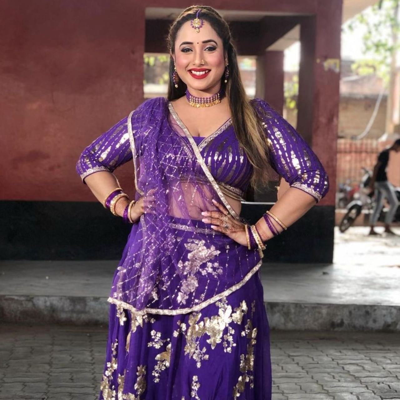 
The actress wrote in the caption with these pictures- 'Purple color always reminds me of the famous song Didi Tera Devar Deewana.  Have completed the shooting of the new song of my upcoming film Chingari.  Rani has compared her look to Madhuri Dixit, the lead actress of the film Hum Aapke Hain Koun.  (Photo credit- @ranichatterjeeofficial)